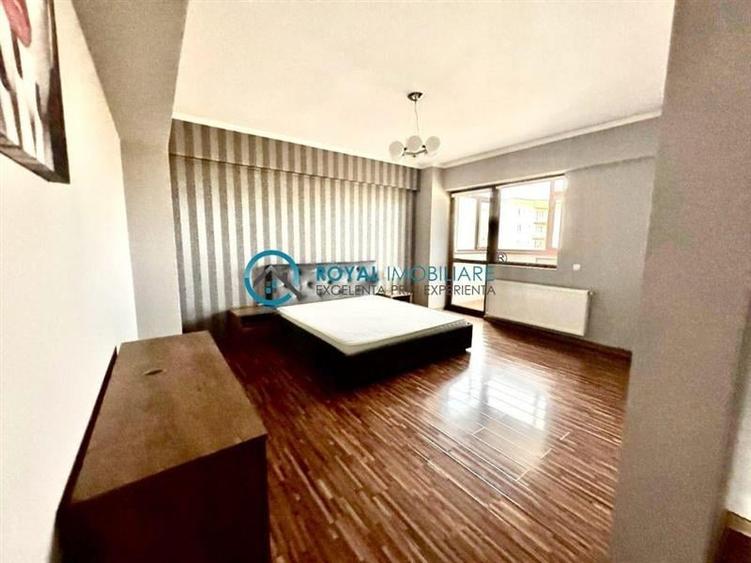 Royal Imobiliare - Vanzare apartament 3 camere zona 9 Mai - 4