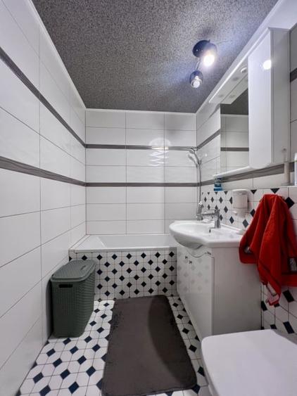 Apartament cu 3 camere decomandat, mobilat în Lipovei