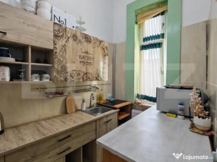 Cladire istorica, apartament 2 dormitoare, decomandat, zona - 11