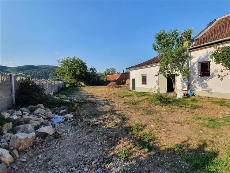 Bocsa Montana, Casa Solida + Teren, Strada Principala - 23