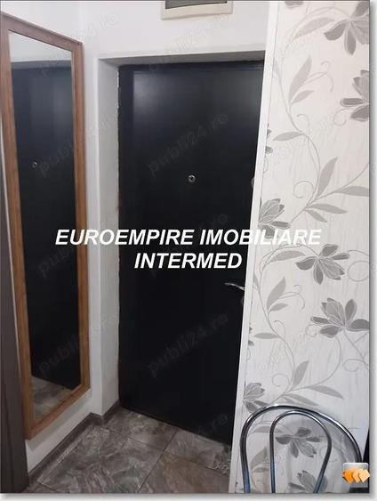 Garsoniera decomandata ,zona Far - 9