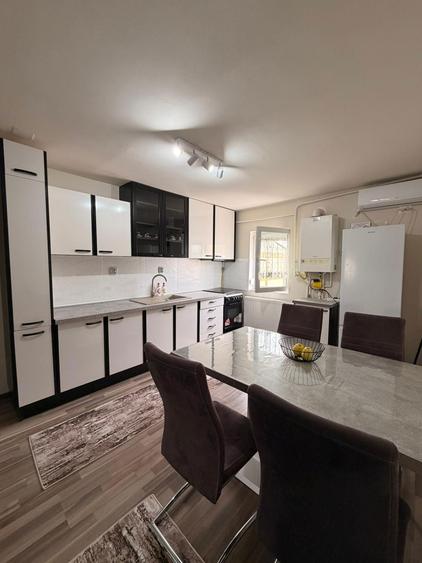 Inchiriez apartament 3 camere Micro 4 - 2
