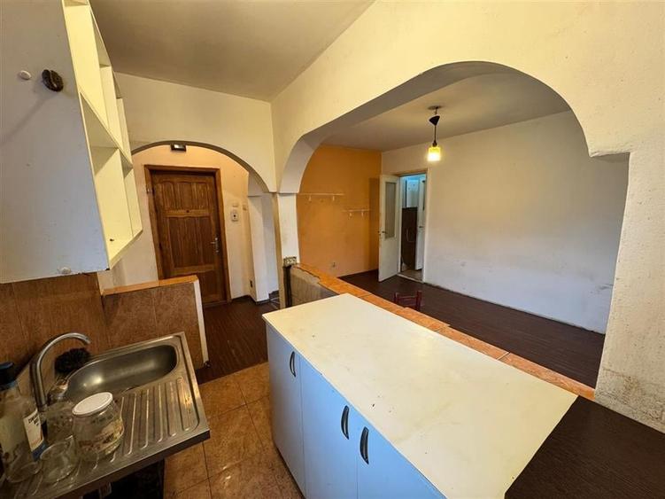 2 camere, zona sud, etaj 3/4, izolat, termopan (necesita renovare) - 3