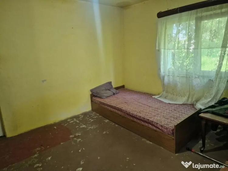 Casă cu 4 camere cu Teren 400 Mp în Călinești
