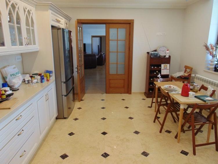 FARA COMISIOANE linga padure Vila 7 camere mobilata 4 bai 2 terase pe 1600mp - 27