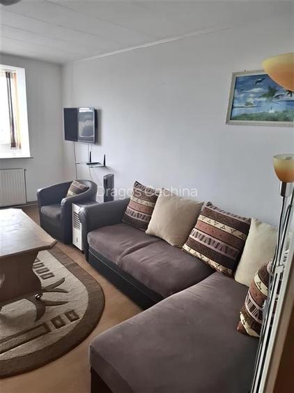 Apartament Renovat cu 2 Camere si Parcare in Astra