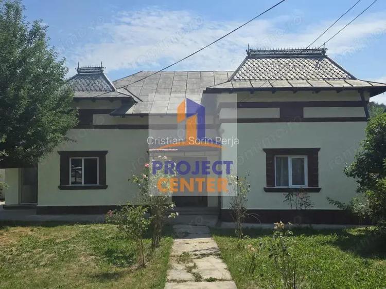 Casa si teren 2561 mp, Babana, stradal, renovata Casa si teren 2561 mp, Babana, stradal, renovata