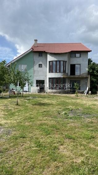 Casă cu 8 camere în Săcălaz Casă cu 8 camere în Săcălaz