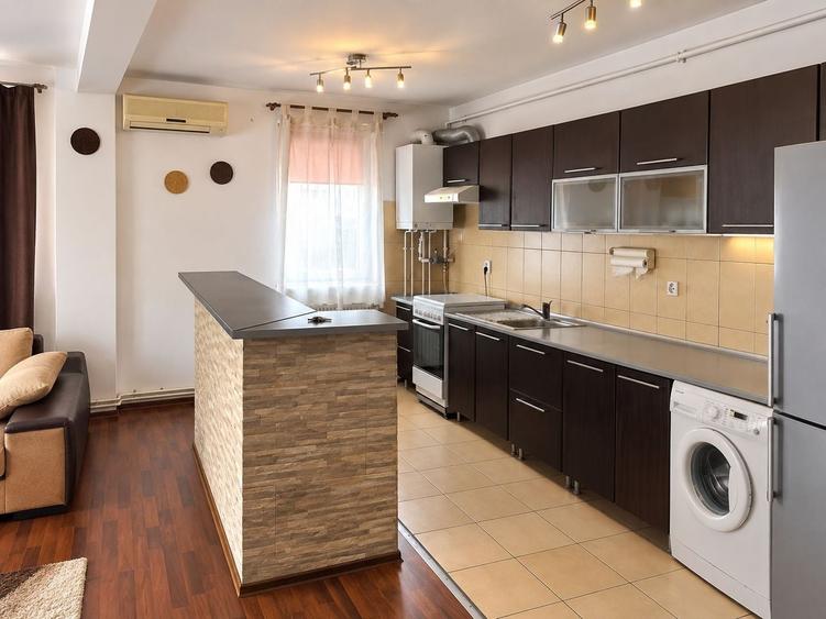 Apartament cu 2 camere semidecomandat, mobilat în Bună Ziua