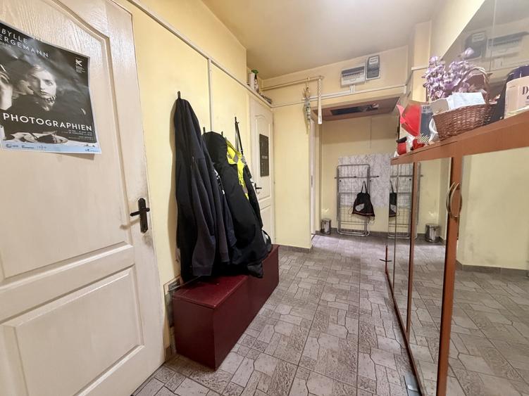 Apartament cu 3 camere decomandat, mobilat în Dacia