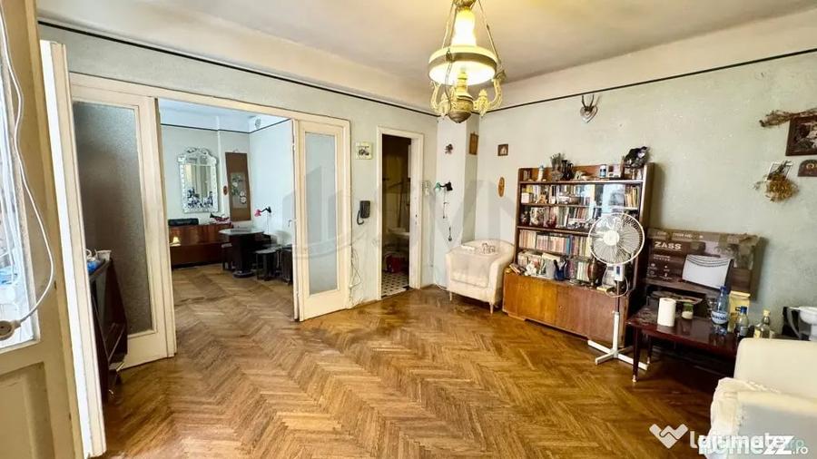 Apartament cu 3 camere semidecomandat în Armeneasca