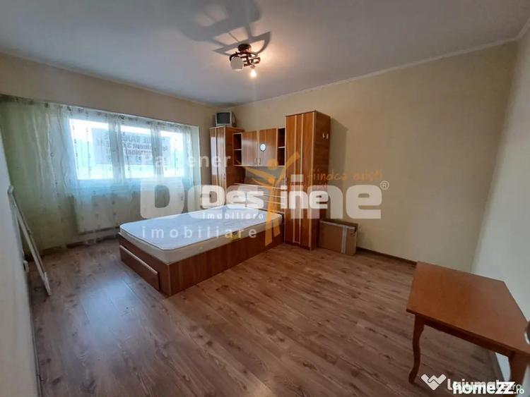 Apartament cu 3 camere decomandat, mobilat în Dacia