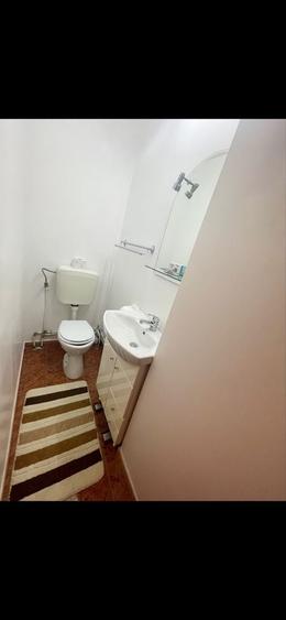 Apartament cu 3 camere decomandat în Teiul Doamnei