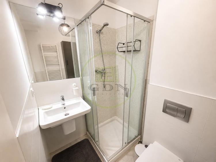 Apartament cu 3 camere semidecomandat, mobilat în Băneasa