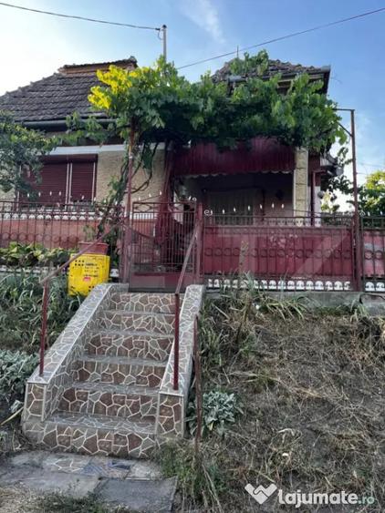 Casa de locuit in Valea Larga, cu teren generos de 5.100 - 1