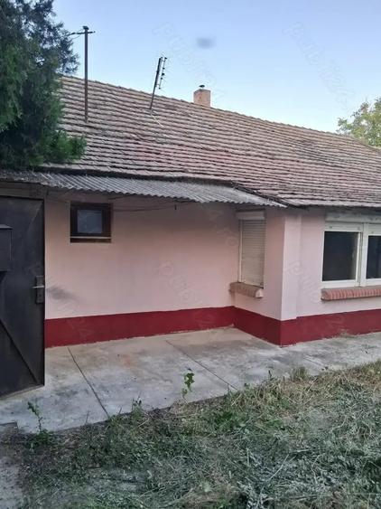 Casă cu 3 camere cu Teren 1200 Mp în Central