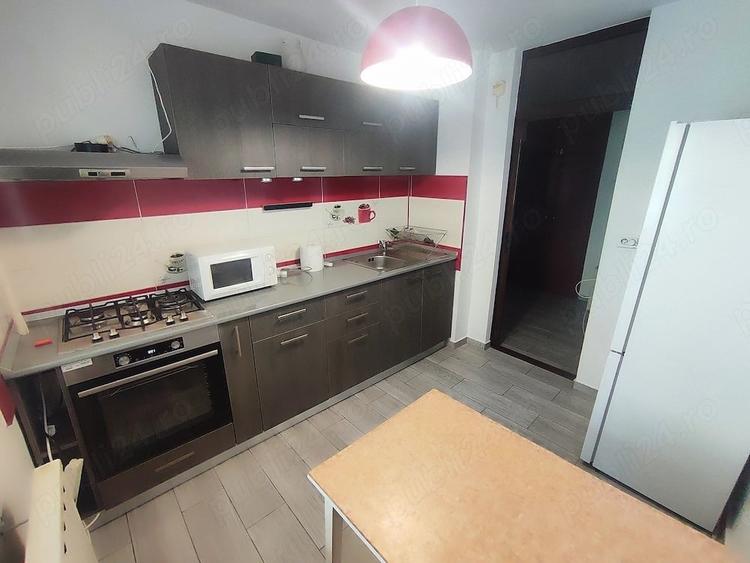 Apartament cu 3 camere decomandat, mobilat în Sebastian