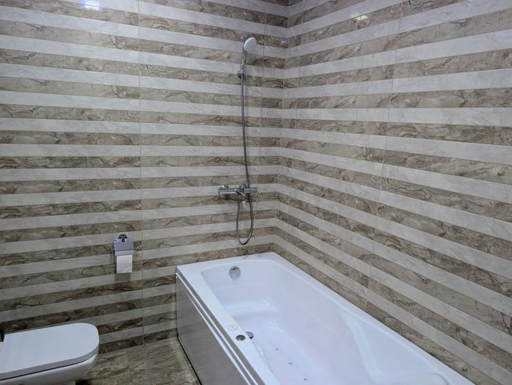 Apartament cu 4 camere decomandat, mobilat în Tractorul