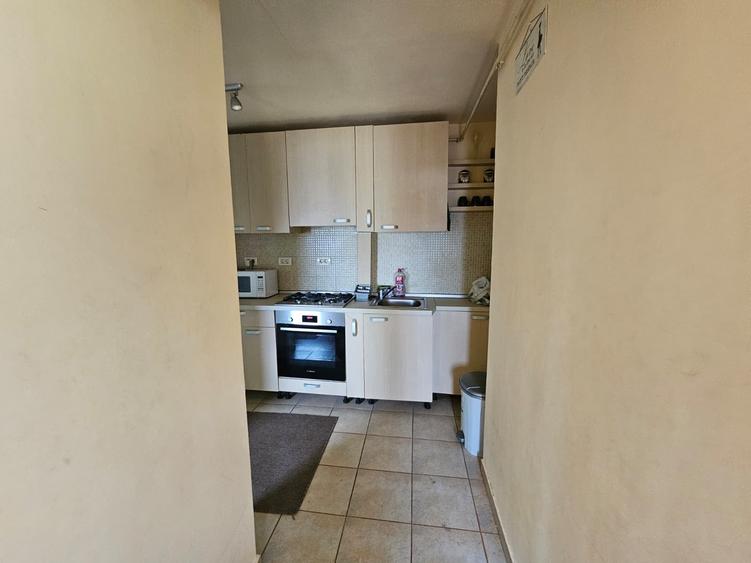 Apartament cu 3 camere decomandat, mobilat în Giarmata-Vii