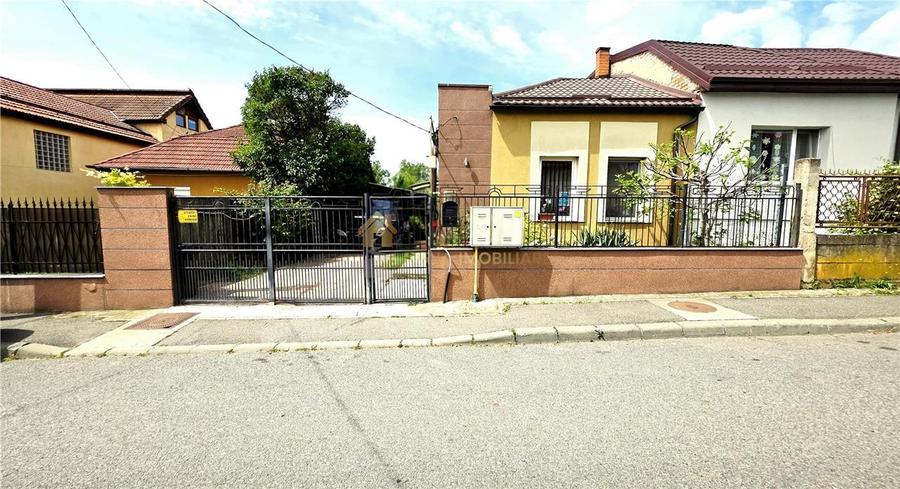 Casă individuală cu 5 camere cu Canalizare în Dâmbul Rotund
