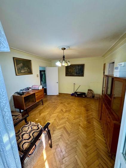 Apartament cu 2 camere semidecomandat în Podu Roș