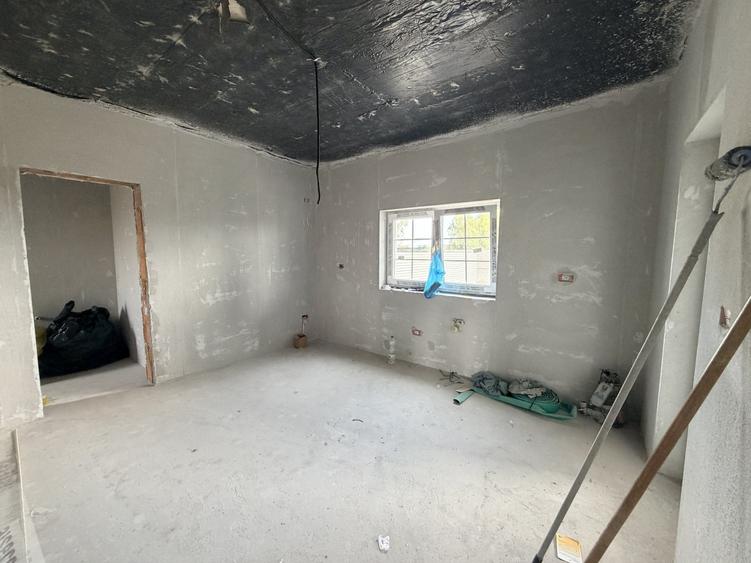 Duplex cu 4 camere cu Canalizare în Moșnița Nouă