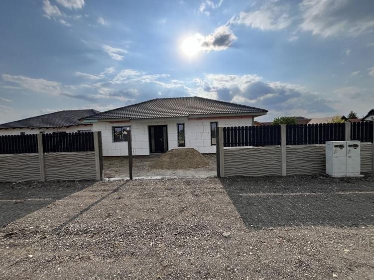 Casă cu 4 camere în Sânmihaiu German