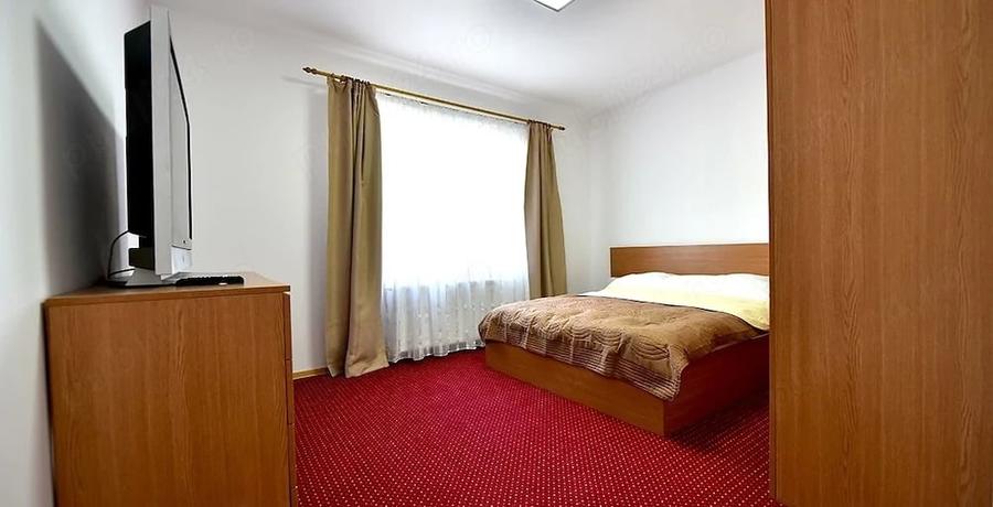 Apartament cu 3 camere semidecomandat, mobilat în Colentina