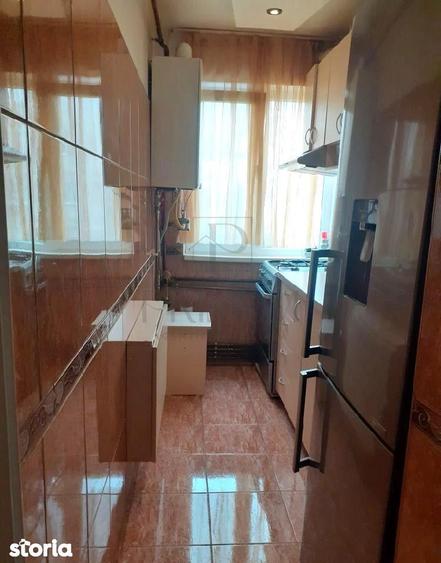 Apartament cu 3 camere semidecomandat, mobilat în Circumvalațiunii
