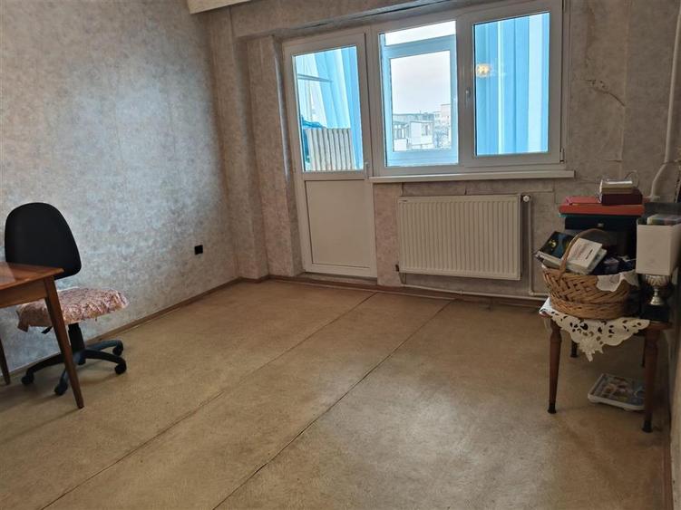 Apartament cu 3 camere decomandat în Barieră