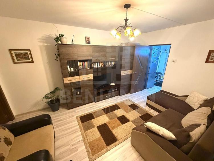 Apartament cu 3 camere semidecomandat, mobilat în Valea Rosie