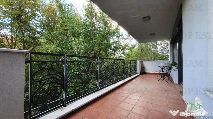 Casă cu 18 camere cu Teren 550 Mp în Domenii