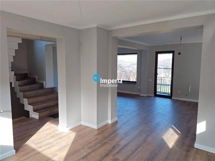 Proprietate deosebita zona Bucium Post Control - Priveliste Superba, Finisaje Ca - 1