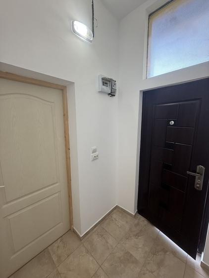 2 corpuri de Casă renovate + teren 125 mp Campina - 24