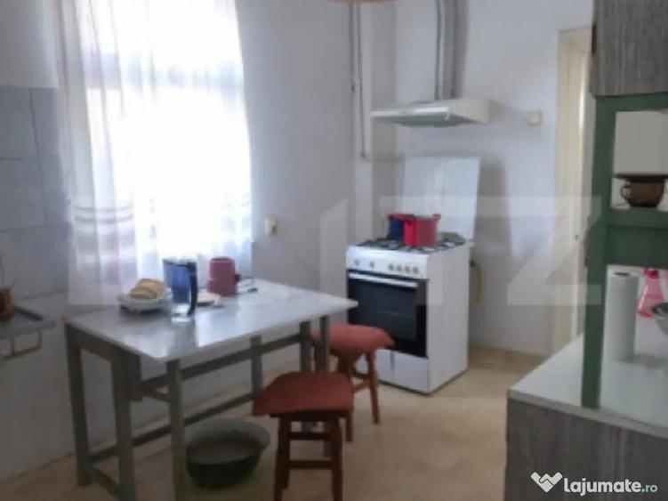 Casa 4 camere , teren 285 mp, zona semi-centrala - 4