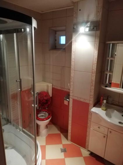 Apartament cu 3 camere decomandat în Sârbi
