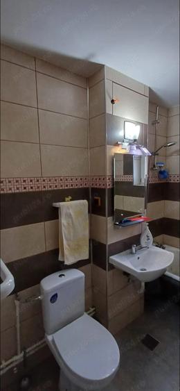 Vand apartament decomandat , cu doua camere ?i doua balcoane , la etaj 2 - 7