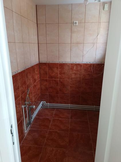 Vand apartament,2 camere , semidecomandat 30mp ,zona Dealurilor Florilor,parter inalt, 52500 negociabil - 2