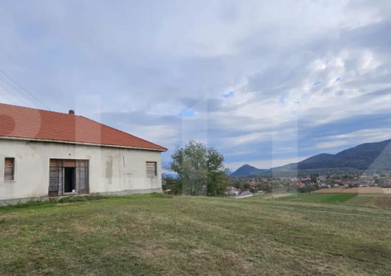 Vila la ro?u, 240 mp, teren 93.000 mp - ?oimu? - 3