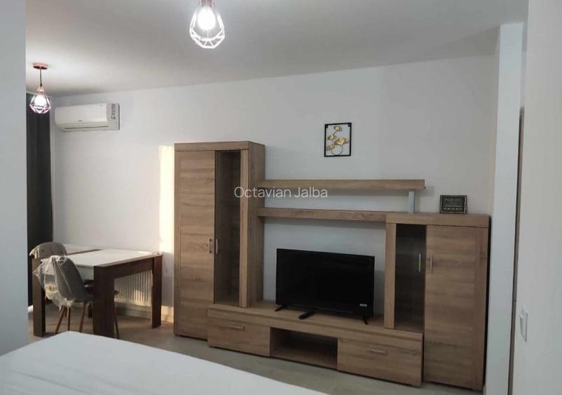 Garsoniera, 40 mp, bloc nou, centrala, Hils Brauner