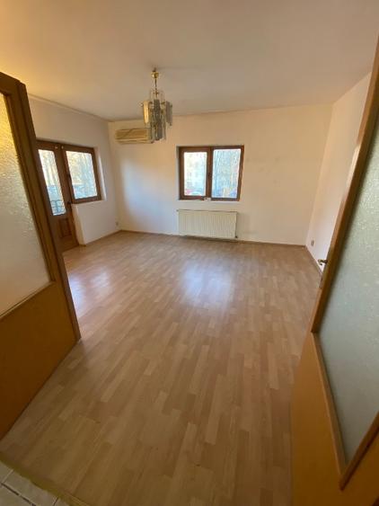 Vila cu 3 apartamente  la parter,etaj  si mansarda - 15