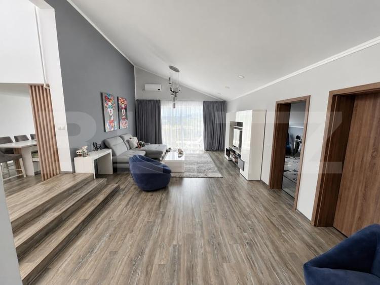 Apartament cu 4 camere decomandat, mobilat în Florilor