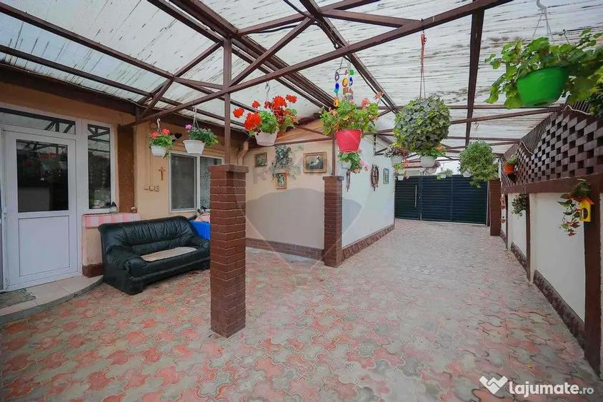 Casa cu 7 camere de vanzare, zona Parcul Salca, Cantemir - 1