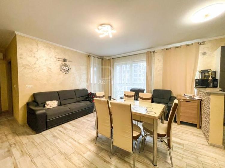 Apartament 4 camere de vanzare in Floresti