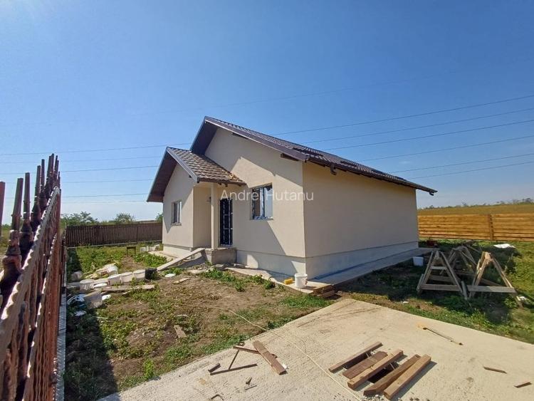 CASA INDIVIDUALA CU 3 CAMERE , HORPAZ