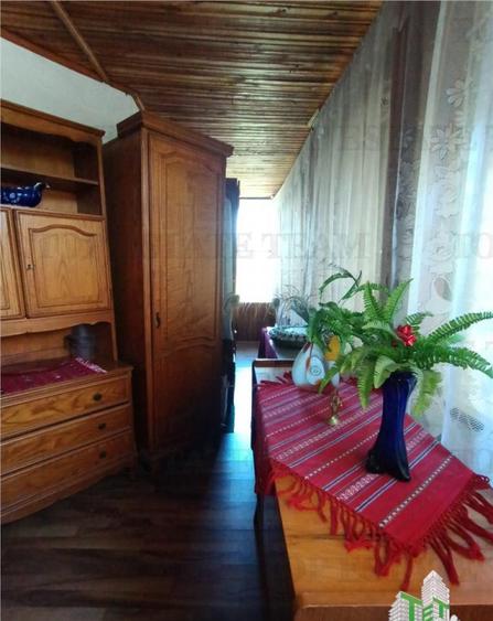 Casa, gradina si curte intr - un peisaj de poveste, aici in - 22