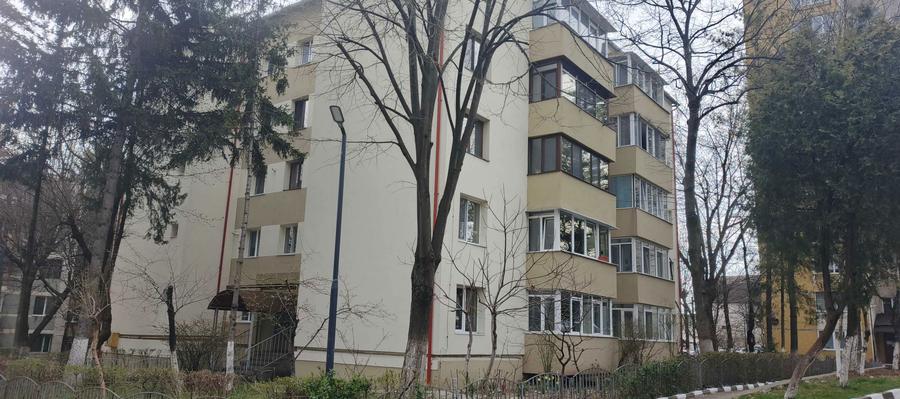 Apartament 3 camere, decomandat, 2 bai, situat in zona Nord, Rm.Valcea - 5