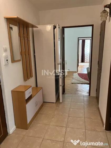 Apartament cu 3 camere semidecomandat în Podu Roș