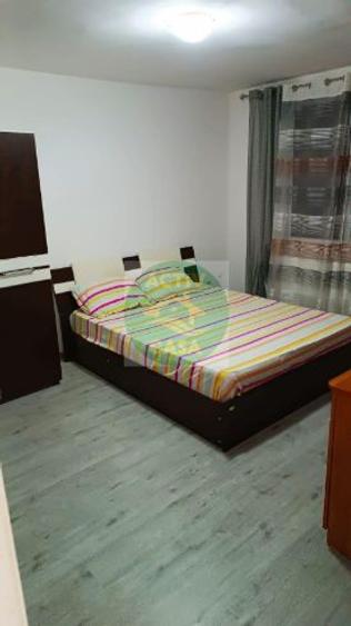 Apartament 3 camere, decomandat, - 1