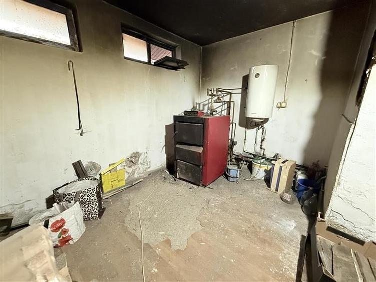 Secuieni - 17 km de Bacau - spatiu comercial - 16